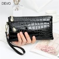 ราคา กระเป๋าสตางค์หนังแฟชั่นสตรี ลายจระเข้ สีแดง พร้อมซิปล้อมสองข้าง (45009562915)
