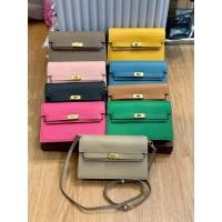ราคา กระเป๋าสะพายข้างหนังแท้ ทรงกล่อง สีสันสดใส (57403417508)