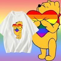 ราคา เสื้อยืด Winnie the Pooh Pride คอลเลกชัน ลายหมีพูห์กอดหัวใจสายรุ้ง ผ้าฝ้าย คอกลม S-5XL Unisex (42331166749)