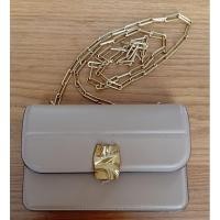 ราคา กระเป๋า Charles & Keith (มือสอง) สะพายข้าง  สีครีมชมพู (28931638644)