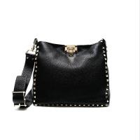 ราคา VALENTINO Rockstud Flip Lock Small Messenger Bag (25560741613)