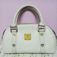 ราคา กระเป๋าถือ MCM หนังแท้ สีขาว มือ 2 มีตำหนิ (2744946264)