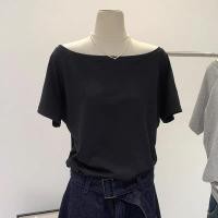 ราคา เสื้อยืดแขนสั้นเปิดไหล่ดีไซน์เปิดไหล่สำหรับผู้หญิงเสื้อลำลองทรงหลวมแบบใหม่ใส่แล้วดูผอมไหล่เฉียงใส่แล้วดูผอมหน้าร้อน (27110174003)