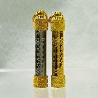 ราคา จี้ตะกรุดยันต์เกราะเพชร ตะกรุด ยันต์เกราะเพชร มี 2 แบบ สีทอง สีเงิน ขนาด 0.8x4.5 เซนติเมตร (42025173135)