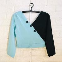 ราคา เสื้อครอปแขนยาว สีทูโทน คอวีหน้าวีหลัง ไขว้หน้า แต่งกระดุมหน้า ผ้าฮานาโกะ (25671723988)