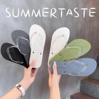 ราคา [Preferred Good Things] Simple Flip-Flops Women 2025 Flip-Flops สวมใส่ด้านนอกกันลื่นแบนรองเท้าแตะชายหาดลําลองรองเท้าแตะลิ้นจี่อินเทรนด์2026715 (45165155570)
