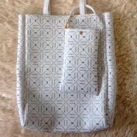 ราคา พร้อมส่งค่ะ set กระเป๋าสะพาย พร้อมกระเป๋าเล็กและผ้าเช็ดอเนกประสงค์ แบรนด์ Roberta di Camerino (1552426917)