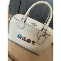 ราคา (used) Coach x Pacman กระเป๋าสะพาย Coach สีขาว (limited หายาก) (24135801270)