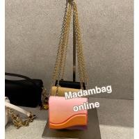 ราคา CHARLES & KEITH Verity Chain Handle Small Wallet กระเป๋าสตางค์ใบสั้น สะพายข้างได้ (15093069730)