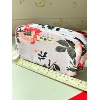 ราคา กระเป๋าcath kidston มือสอง ใส่เครื่องสำอาง ดินสอปากกา จุกจิก ใส่พกพาได้ สภาพดี (52112344989)