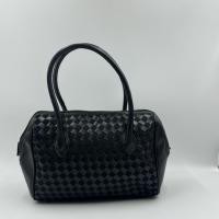 ราคา กระเป๋าทรง Boston หนังสีดำดีไซน์สานลาย checker กระเป๋ามือสอง (55757042045)