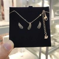 ราคา Black Naughty Fashion Feather Pendant Necklace Girl Girlfriend Temperament Gift 5495292 friend (28953770778)