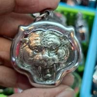 ราคา เหรียญหลวงพ่อเปิ่นวัดบางพระ รุ่นหน้าเสือ รุ่น1 เนื้อชุบเงิน เลี่ยมกรอบสเเตนเลส (40129819834)