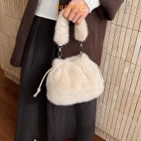 ราคา DAPHNES กระเป๋าสะพายข้าง,กระเป๋าถือหูรูดสีทึบความจุขนาดใหญ่,ตุ๊กตาแฟชั่นนุ่มพร้อมกระเป๋าถังสายคล้องที่ถอดออกได้ (51565039329)