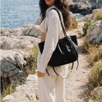ราคา MARROQUE Papillon กระเป๋าหนังแท้ Tote Bag ใส่โน๊ตบุค ไอแพดได้ สีดำ Black รุ่น Papillon( ปาปิยอง). (28167148713)