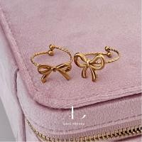 ราคา แหวนสแตนเลส aura theory bow golden free size ring (26741280671)