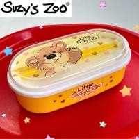 ราคา กล่องข้าวพลาสติกสีเหลืองมีตะเกียบให้ลาย Little Suzy’s Zoo✌️ของมือสองน้าา (25587283722)