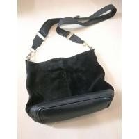 ราคา มือสอง สวยจ้า กระเป๋าสะพายข้าง River Island แท้ หนังกลับ สีดำ สวยมาก **มีตำหนิ อ่านรายละเอียดก่อนค่ะ ส่งฟรี (3111041007)