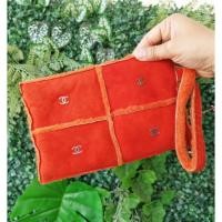 ราคา Chanel vintage​ Orange Wool and Suede Clutch (14436559961)