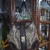 ราคา กระเป๋ามือสอง ทอมมี่ Hoboแท้ 12"×10" สะพายไหล่ผ้าลาย monogram,หนังแท้ อะไหล่ใหม่ ข้างในสะอาดป้ายครบ (27980422537)