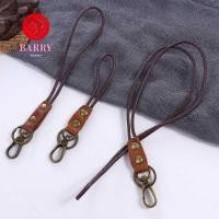 ราคา BARRY สายคล้องคอข้อมือ Retro สําหรับที่วางป้ายโทรศัพท์มือถือ ID ผู้ถือบัตร Cowhide สายคล้องคอโทรศัพท์หนังแท้ (28945362329)