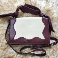 ราคา กระเป๋าสะพายข้าง charles & keith ของแท้สีไวน์แดงงานมือสองสภาพใหม่ (29609739968)