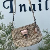 ราคา Coach Signature Jacquard Swingpack Khaki × Pink | กระเป๋าสะพายข้าง 2Way มือสองแท้ (46863404520)
