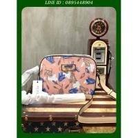 ราคา กระเป๋าสะพายข้าง Guess Factory Women's Rigden Floral Crossbody กระเป๋าสะพายทรงcrossbody (7408608849)