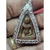 ราคา พระสมเด็จนางพญากรุวัดนางพญาพิมพ์เข่าตรง เนื้อดินเผาใส่ กรอบเงิน (52511839677)