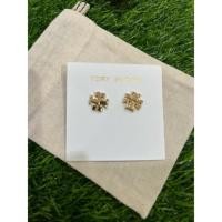 ราคา Tory Burch Logo Stud Earrings ต่างหู ขนาด 1 CM look (27294905293)