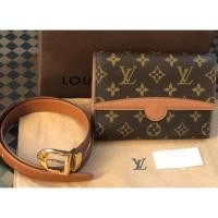ราคา Louis Vuitton Pochette Arche Monogram แท้ (4915786766)