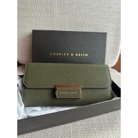 ราคา charles & keith wallet สีเขียว (27500958912)