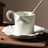 ราคา เซตแก้วกาแฟพร้อมจานรอง สีขาวครีม ดีไซน์รอยยับผิวขรุขระ มีหูจับ สำหรับโต๊ะทำงาน ร้านกาแฟคาเฟ่ โฮมคอฟฟี่ แก้วกาแฟร้อน Ceramic Coffee Cup and Saucer Set Crumpled White Mug Office Cafe (41531054821)