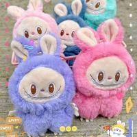 ราคา ลาบูบู พร้อมส่ง labubuตุ๊กตา ลาบูบู้ Labubu ขนนุ่ม พวงกุญแจlabubu พวงกุญแจลาบูบู้ ตุ๊กตาlabubu มี6สีให้เลือก (42619011183)