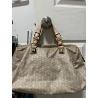 ราคา MICHAEL KORS แท้ทรงหมอนผ้าแบบถืออย่างเดียว สภาพมีรอยบ้างแต่ไม่ขาดสวย (51802087416)