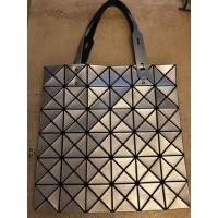 ราคา [USED] กระเป๋า BAO BAO ของแท้ % มือ 2 (6x6 Block) (4459876417)
