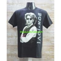 ราคา เสื้อวง Bon Jovi ลาย บอน โจวี่ Slippery When Wet วินเทจ Retro Rock Tee สีดำ BJI805 (10073193028)