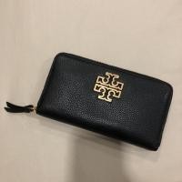 ราคา TORY BURCH Britten Zip Leather Wallet Black มือสอง* (20828575851)