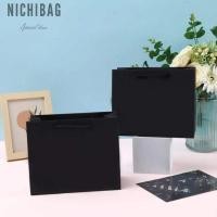 ราคา กระเป๋ากระดาษ LUXURY SUPER BLACK | กระเป๋ากระดาษ WEDDING | ถุงของขวัญ | ถุงกระดาษ | กระเป๋าใส่กระดาษของขวัญ | กระเป๋าใส่กระดาษ BRIDESMAIDS | กล่องของขวัญ (28159949533)