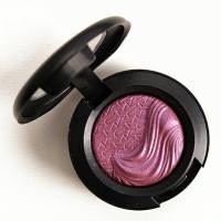 ราคา (แท้/พร้อมส่ง) Mac Extra Dimension Eyeshadow Fard Paupieres Stylishly Merry 1.3 g (5920184042)