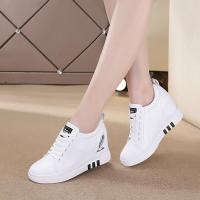 ราคา รองเท้าเพิ่มความสูงสำหรับผู้หญิง, รองเท้าลำลองใหม่สำหรับฤดูใบไม้ร่วงและฤดูหนาว, รองเท้าผ้าใบแบบผูกเชือกสไตล์เกาหลี, รองเท้าสีขาว, รองเท้าผ้าใบแฟชั่นสำหรับผู้หญิงที่ช่วยเสริมรูปร่างและใช้งานได้หลากหลาย