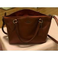 ราคา Coach พัดมินิ 10 " สีแดงเมทัลลิค อะไหล่รมดำ (1893178693)