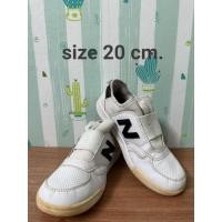 ราคา รองเท้าเด็กงานแบรนด์มือสองของแท้ New Balance สีขาว รองเท้าเด็ก (มือ2) ‼️259฿‼️พร้อมส่ง (26470403362)