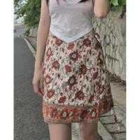 ราคา Lotus Mini Wrap Skirt | กระโปรงสั้นผ้าปาเต๊ะ แบบป้าย ทรงเอ ลายดอกบัว (มือสอง) (47613126196)