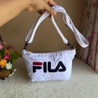 ราคา Fila แท้ ครอสบอดี้ งานผ้าแคนวาส สีขาวสภาพดีสวย มีร่องรอยใช้งานมือสองทั่วไป โดยรวมสวยขนาดน่ารัก (55908473887)