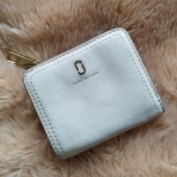 ราคา กระเป๋าตังค์ ใบสั้น 2 พับ แบรนด์ Marc Jacobs แท้ มือสอง (28404041066)