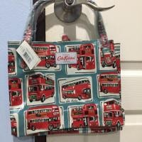 ราคา กระเป๋า Cath Kidston ของแท้ มือ 1 ป้ายห้อย ราคา 2,880 ส่งต่อ 2,500 บาทไปเลย!! (1817870283)