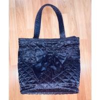 ราคา NaRaYa Satin กระเป๋าผ้าซาตินสะพายไหล่ ขนาด 17x15x7 นิ้ว สีดำ บุลายควิลท์ นารายาแท้ % ของมือสอง (25859283321)
