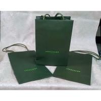 ราคา (2229) ถุงกระดาษ LONGCHAMP สีเขียวขี้ม้า ขนาด 26 x 18 x 10 ซม (ถุงเล็ก) (มือสอง) (16220937179)