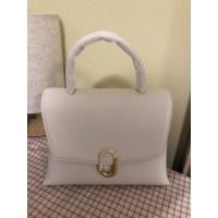 ราคา กระเป๋า charles&keithสีขาว สภาพ100% (9953841799)